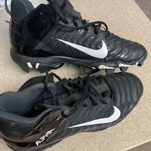 Men’s Alpha Menace Shark Football Cleats